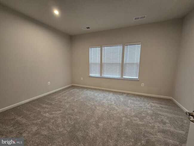 Building Photo - 4928 Dunhaven Dr