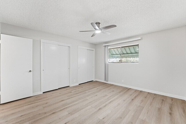 Building Photo - Spacious 3 Bed in Dreamland Villa | Corner Lot + Circular Drive