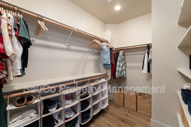 Building Photo - 35471 Portland View Dr