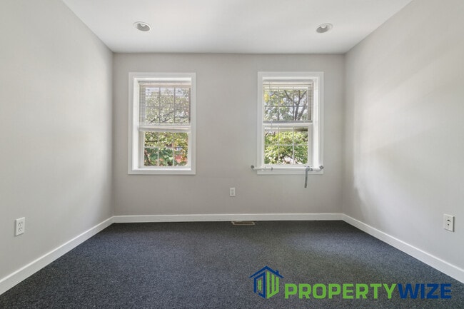 Building Photo - 303 S Washington St