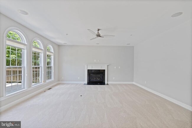 Building Photo - 15436 Symondsbury Way