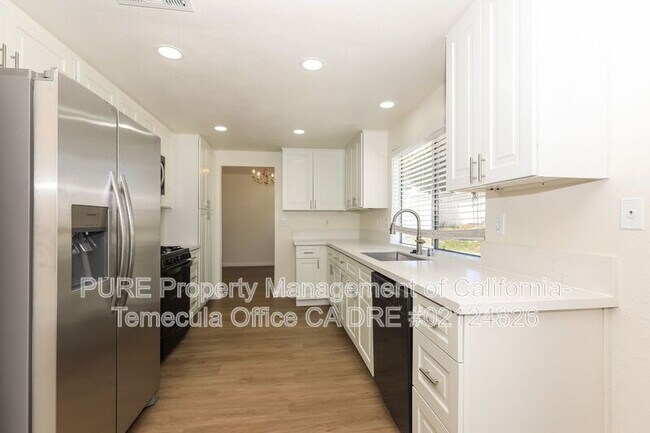 Building Photo - 39625 Almansa Ct
