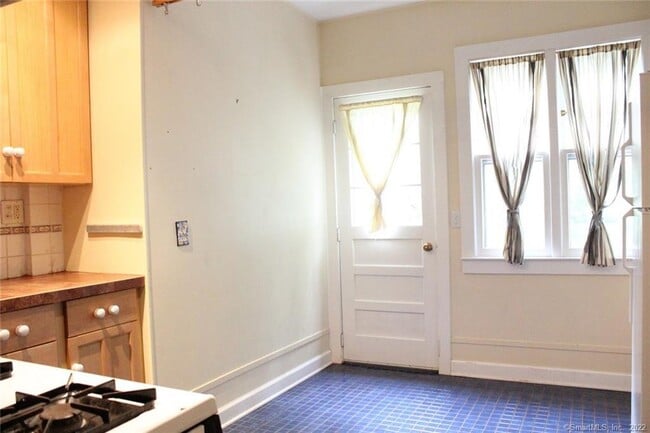 Building Photo - 28 Cottage St