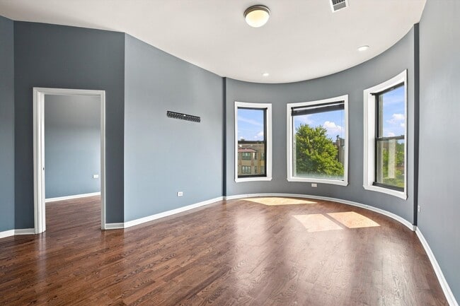 Building Photo - 4834 S Prairie Ave