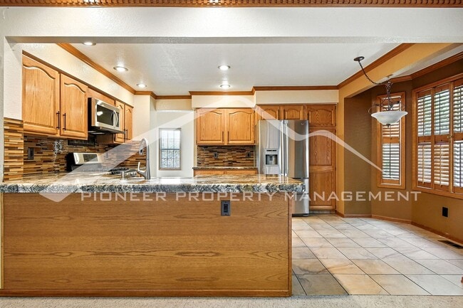 Building Photo - Stunning Home with Central AC and 2-Car Ga...