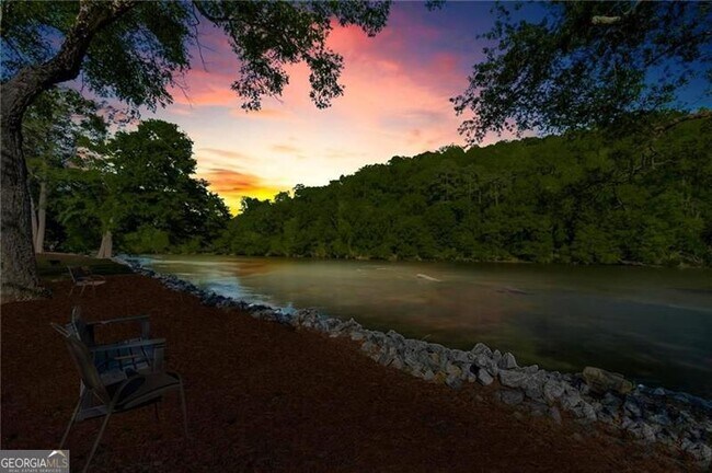 Building Photo - 1028 Riverbend Club Dr SE