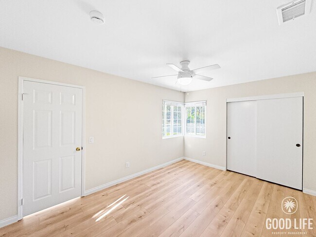 Building Photo - Bright Modern Home in Twin Oaks Golf Course