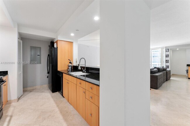 Building Photo - 6917 Collins Ave