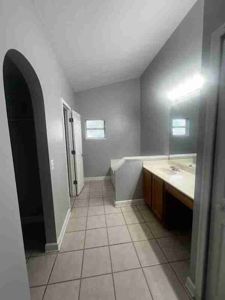 Building Photo - 14426 Lake Price Dr