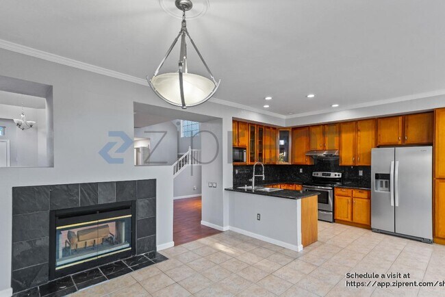 Building Photo - 281 Scotts Valley