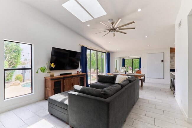 Building Photo - 8113 E Redwing Rd