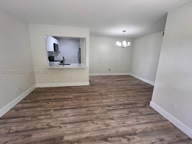Building Photo - 2610 W 67th Pl