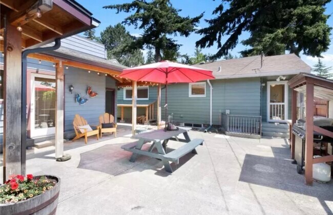 Building Photo - 1000 W Indiana St