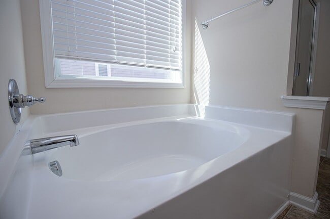 Building Photo - 141 Hay Meadow Ln