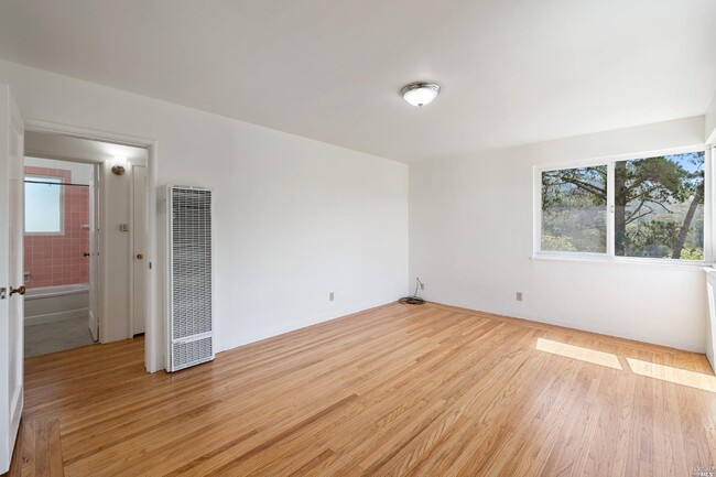 Building Photo - 343 Somerset Rd