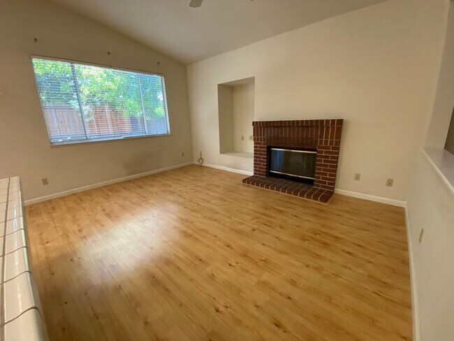 Building Photo - Awesome Folsom Home in Broadstone, Near Raquet Club, Intel, Kaiser, The Palladio, and More!