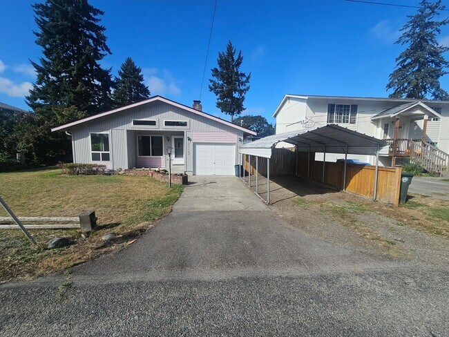 Building Photo - Spacious 1 Bedroom House!