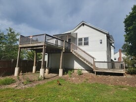 Building Photo - 407 Bloom St