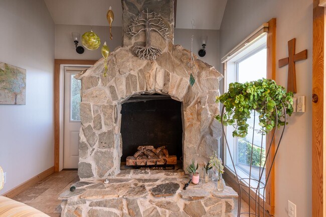Building Photo - Waterfront Property
