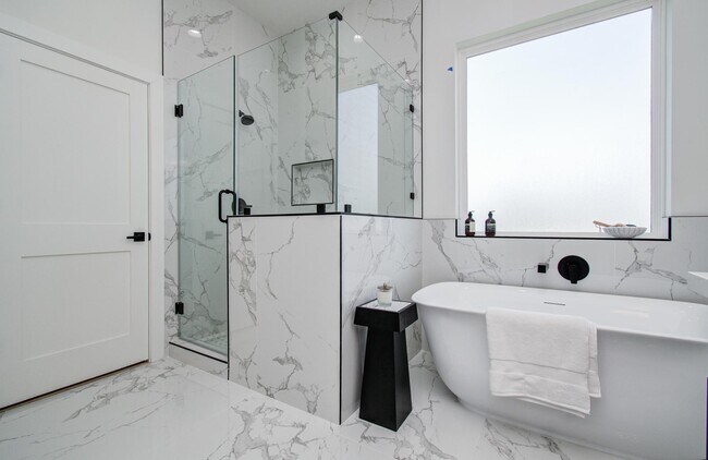 Building Photo - 8702 Ojeman Villas Dr