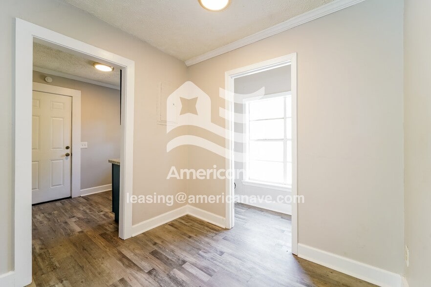 Building Photo - 522 Woodbury Rd