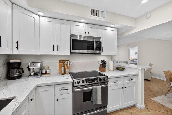 Building Photo - 336 Golfview Rd