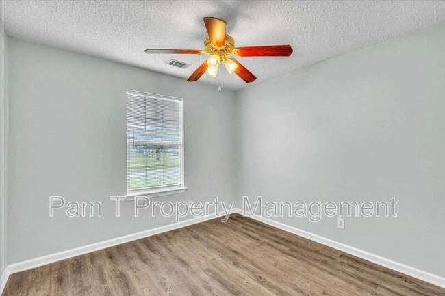 Building Photo - 215 Laurelwood Dr