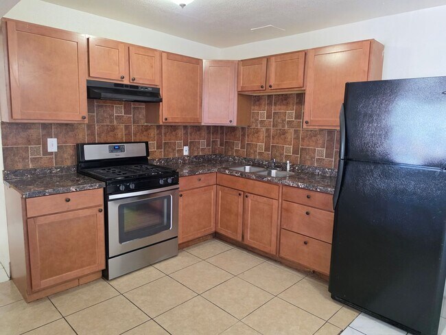 Building Photo - 331 W Carson Rd