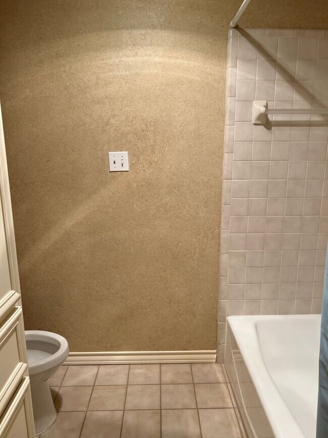 Building Photo - 2/2/2  Garden Home in Remington Park