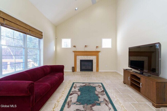 Building Photo - 7 Clearwater Ct