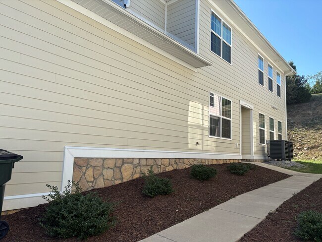 Building Photo - 62 Windgate Cir