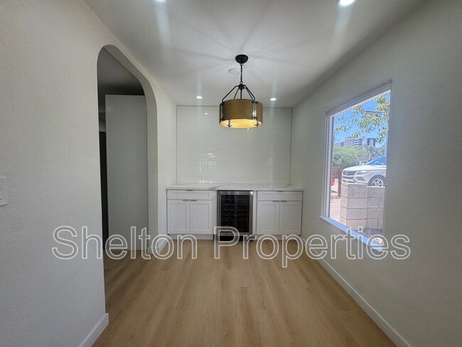 Building Photo - 2047 E Virginia Ave
