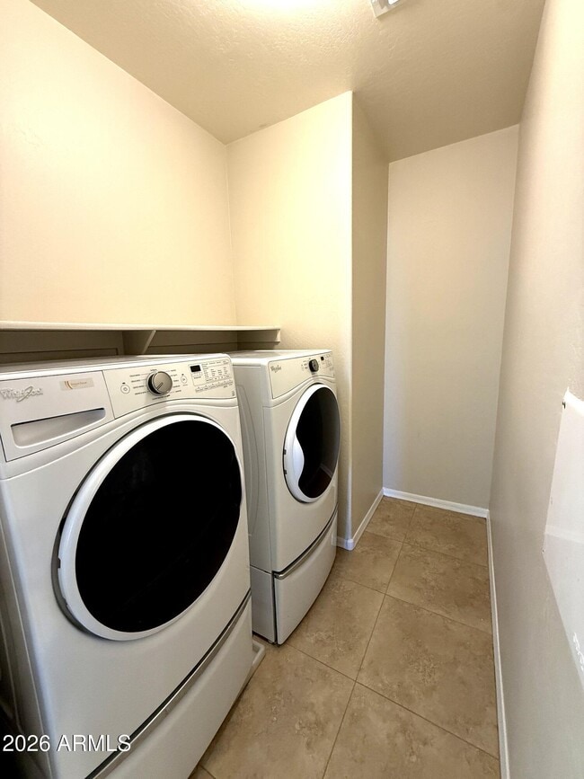 Building Photo - 9237 W Coolbrook Ave