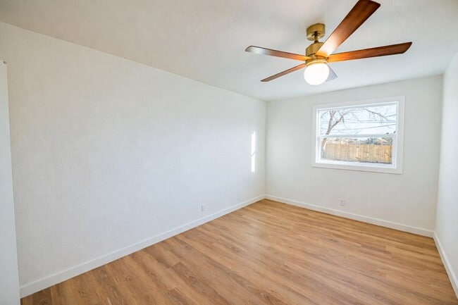 Building Photo - Modern Chic 3 Bedroom W/ Flex Space!