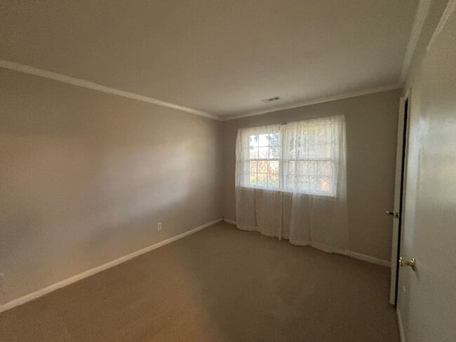 Building Photo - Windsor Oaks West