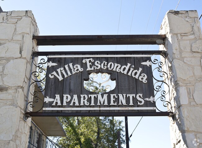 Building Photo - 220 Pinckney St