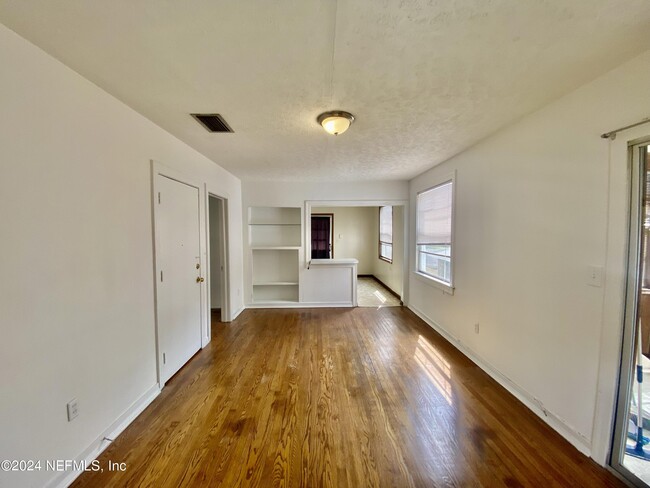 Building Photo - 1378 Ingleside Ave