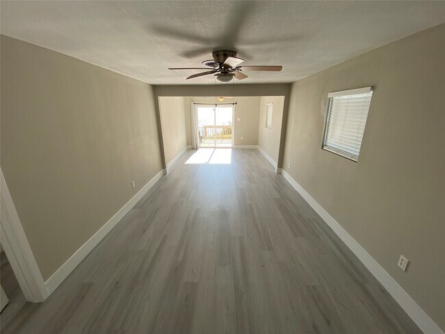 Building Photo - 127 Seacrest Park Rd