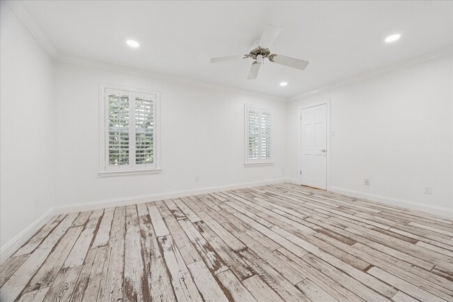 Building Photo - 854 Augusta Dr