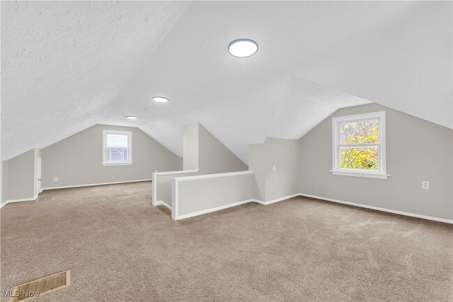 Building Photo - 20160 Beachview Dr