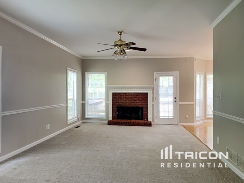 Building Photo - 2777 Brook Forest Dr
