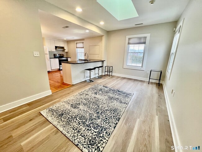 Building Photo - 435 Foxon Rd