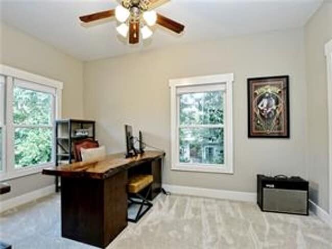 Building Photo - 804 E 47th St