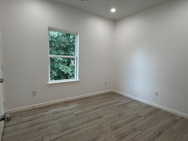 Building Photo - 7914 Laura Koppe Rd