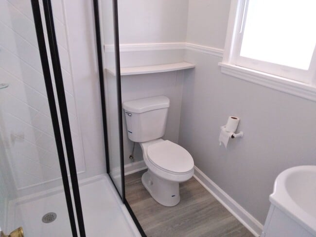 Building Photo - Walk to the Beach, 2 Bedroom, 1 Bath, Unfurnished Condo, Utilities Included!