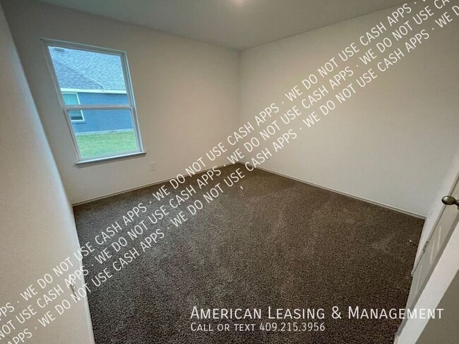 Building Photo - 1585 Holly Trails