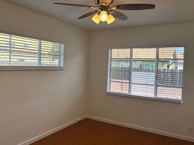 Building Photo - 711 W Wilson Ave