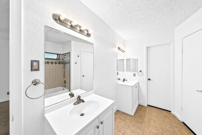 Building Photo - MINUTES FROM LACKLAND, MILES FROM BORING