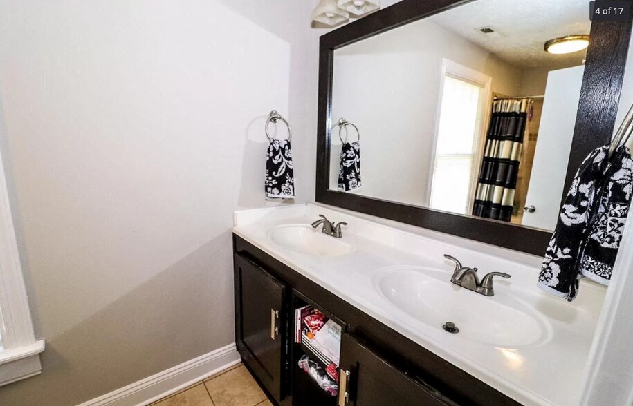 Building Photo - 306 Sussex St