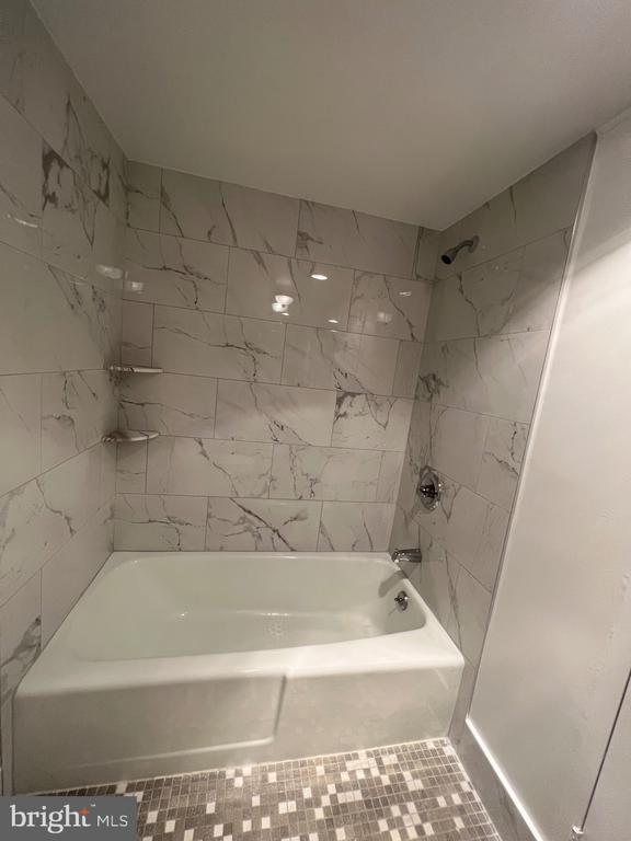 Building Photo - 3800 Fairfax Dr